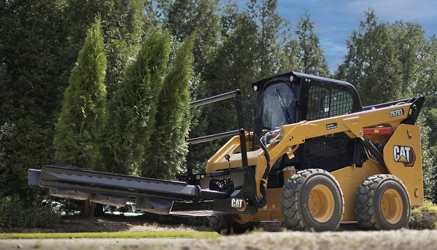 CATERPILLAR LANCE CINQ NOUVEAUX ÉQUIPEMENTS POUR PÉPINIÈRE ET AMÉNAGEMENT PAYSAGER ADAPTÉS AUX CHARGEURS COMPACTS RIGIDES, CHARGEUSES À CHAÎNES COMPACTES ET CHARGEUSES SUR PNEUS COMPACTES CAT®